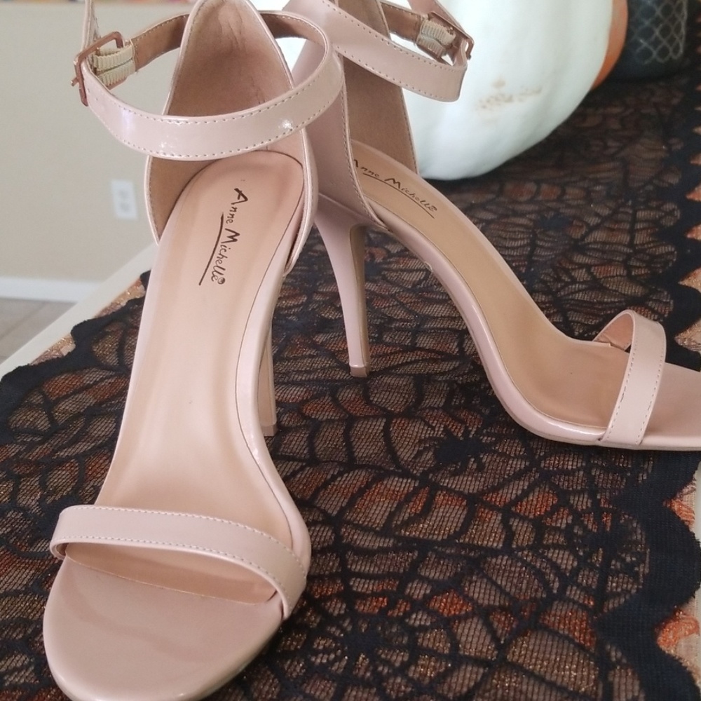High heels - Picture 5 of 5